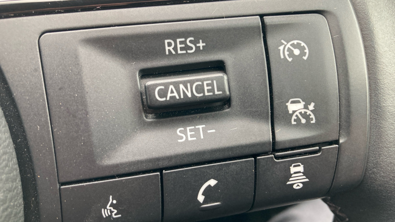 Nissan Qashqai 1.3 DiG-T MH Acenta Premium 5dr Petrol Hatchback